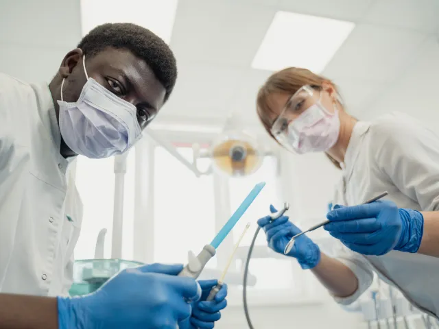 Appel à la création urgente de l'assistant(e) de médecine bucco-dentaire